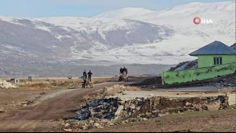 Burası Antartika değil Bitlis! Eksi 15 derecede atlarla kaplıca keyfi 16